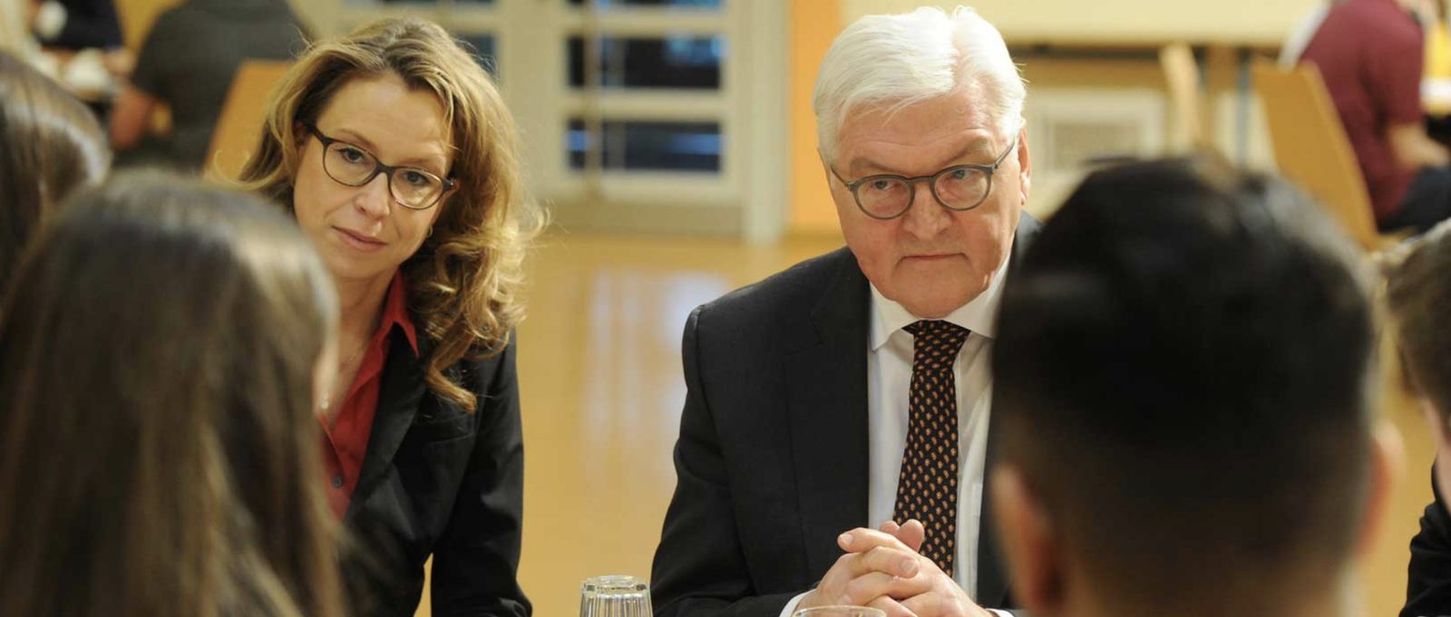 Bundespräsident im Gespräch mit Jugendlichen bei dialogP