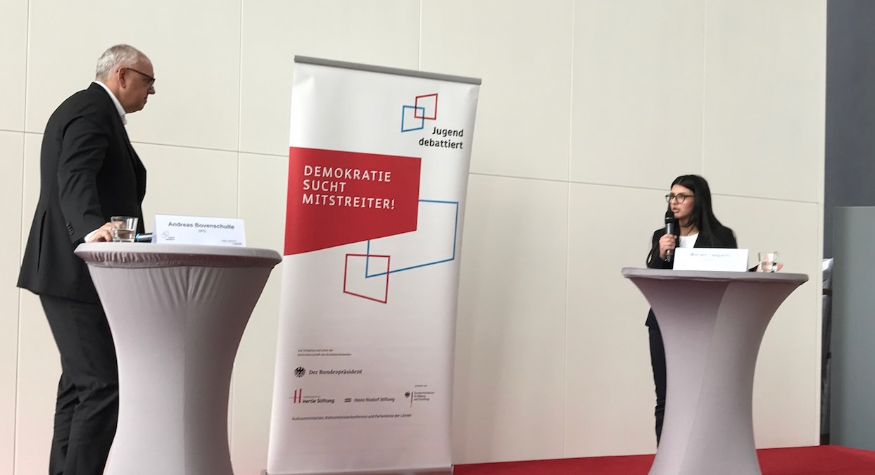 Jugend debattiert mit Spitzenkandidaten in Bremen