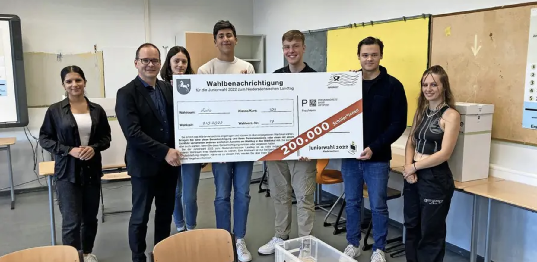 Kultusminister Tonne gibt Startschuss für zur Juniorwahl an 600 Schulen